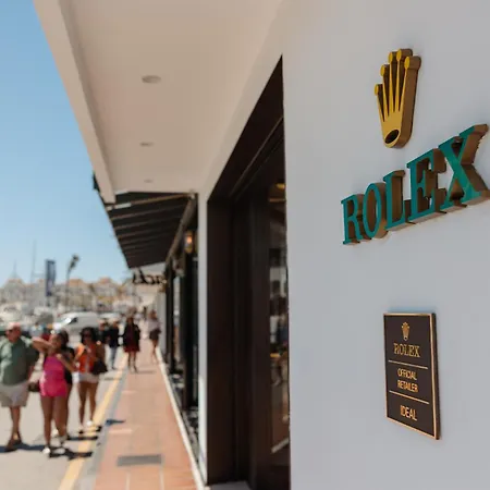 Appartement In The Heart Of Puerto Banus, With Private Parking Space And Communal Pool, Paddle Tennis Court And Gym *