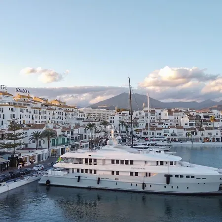 Appartement In The Heart Of Puerto Banus, With Private Parking Space And Communal Pool, Paddle Tennis Court And Gym *