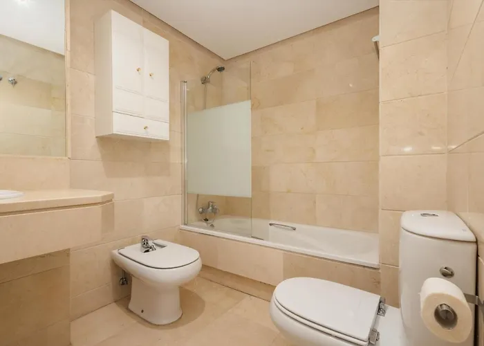 아파트 In The Heart Of Puerto Banus, With Private Parking Space And Communal Pool, Paddle Tennis Court And Gym *