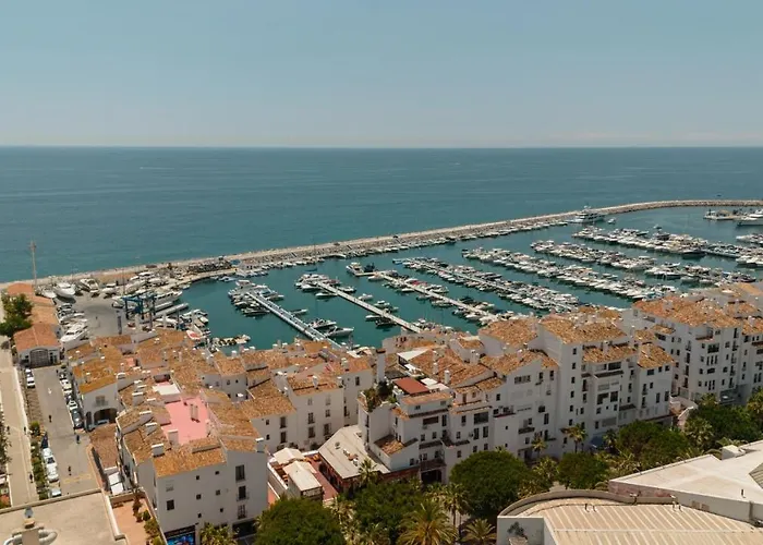 아파트 In The Heart Of Puerto Banus, With Private Parking Space And Communal Pool, Paddle Tennis Court And Gym *