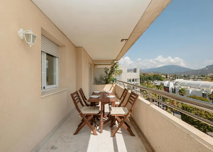 In The Heart Of Puerto Banus, With Private Parking Space And Communal Pool, Paddle Tennis Court And Gym 아파트