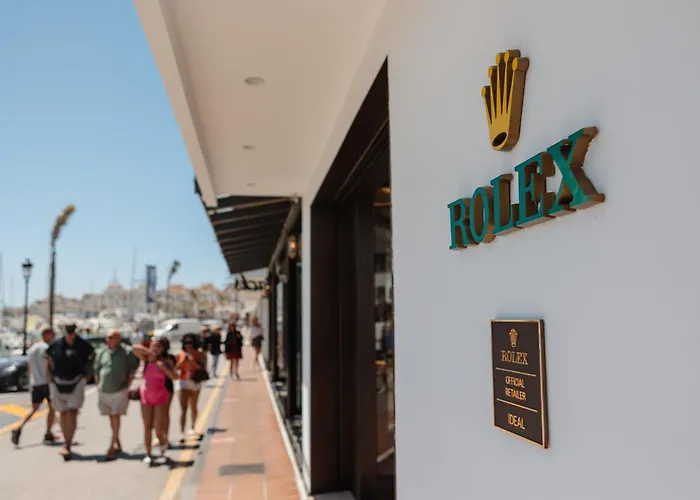 아파트 In The Heart Of Puerto Banus, With Private Parking Space And Communal Pool, Paddle Tennis Court And Gym *