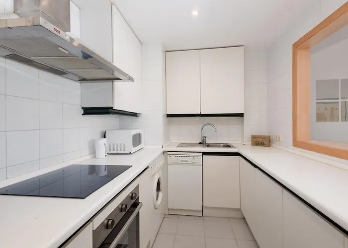 In The Heart Of Puerto Banus, With Private Parking Space And Communal Pool, Paddle Tennis Court And Gym * 마르베야