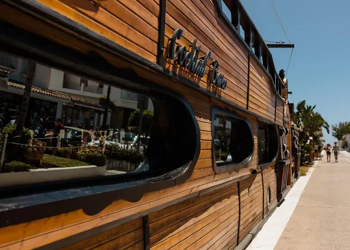 In The Heart Of Puerto Banus, With Private Parking Space And Communal Pool, Paddle Tennis Court And Gym 아파트