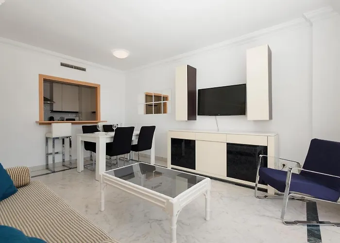 Appartamento In The Heart Of Puerto Banus, With Private Parking Space And Communal Pool, Paddle Tennis Court And Gym *