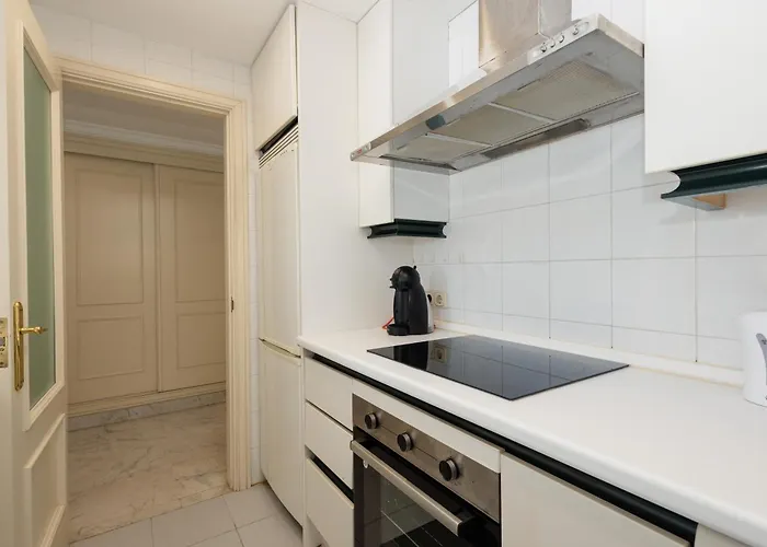 Appartamento In The Heart Of Puerto Banus, With Private Parking Space And Communal Pool, Paddle Tennis Court And Gym *