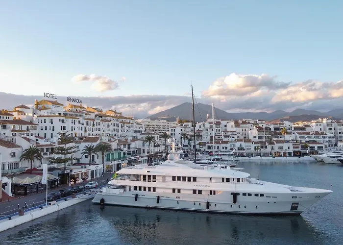 Appartamento In The Heart Of Puerto Banus, With Private Parking Space And Communal Pool, Paddle Tennis Court And Gym *